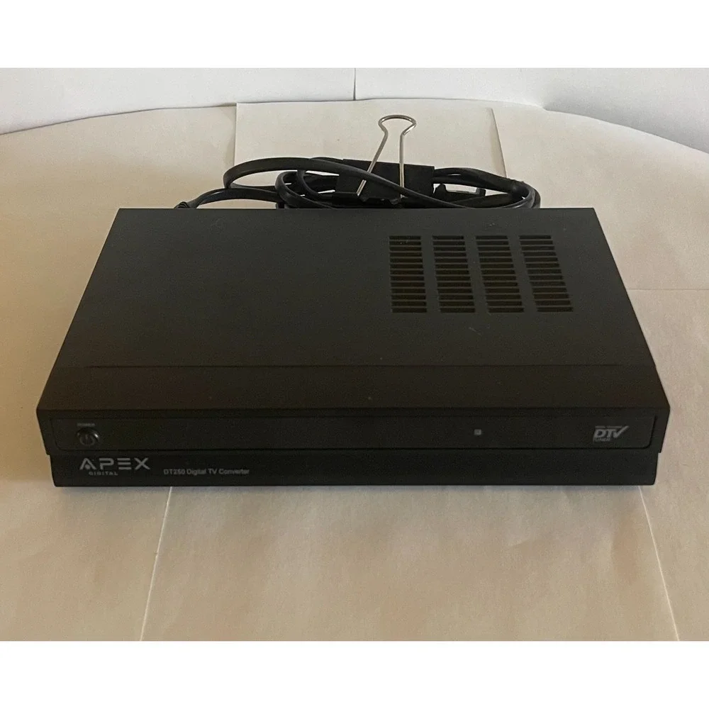 Digital TV Converter Box: Apex DT250, Perfect Condition With Cords, No Remote!